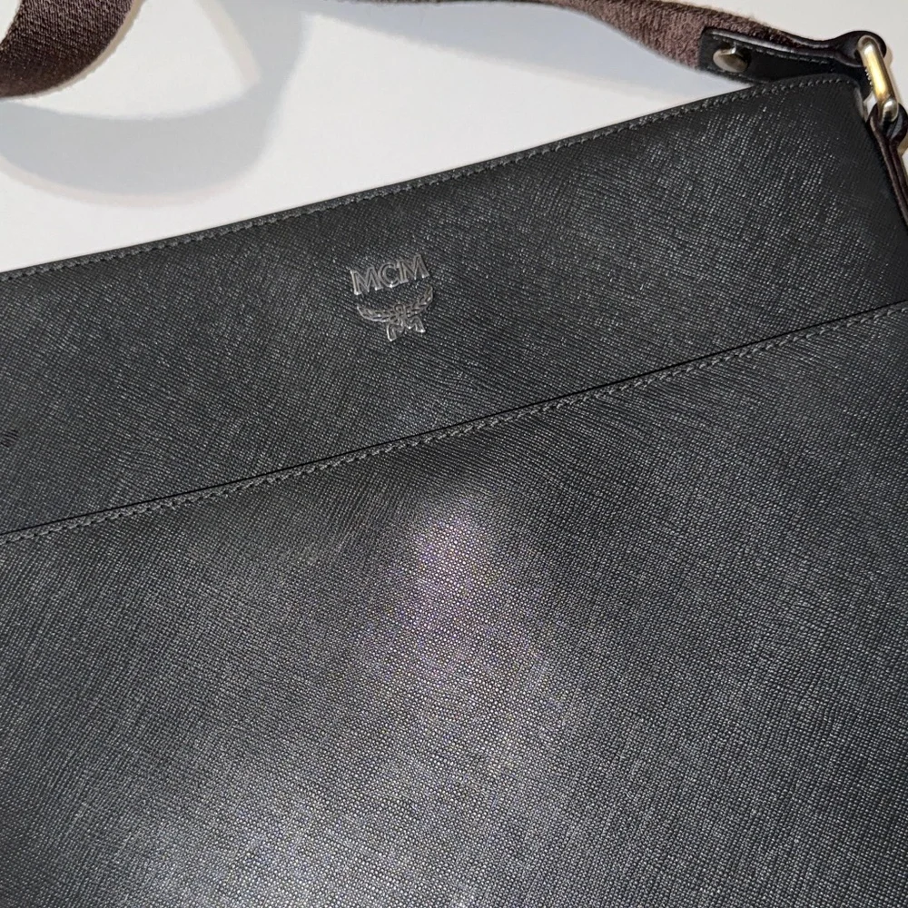 100% Authentic‎ MCM Charcoal Leather Messenger Bag w/Chocolate Brown Strap